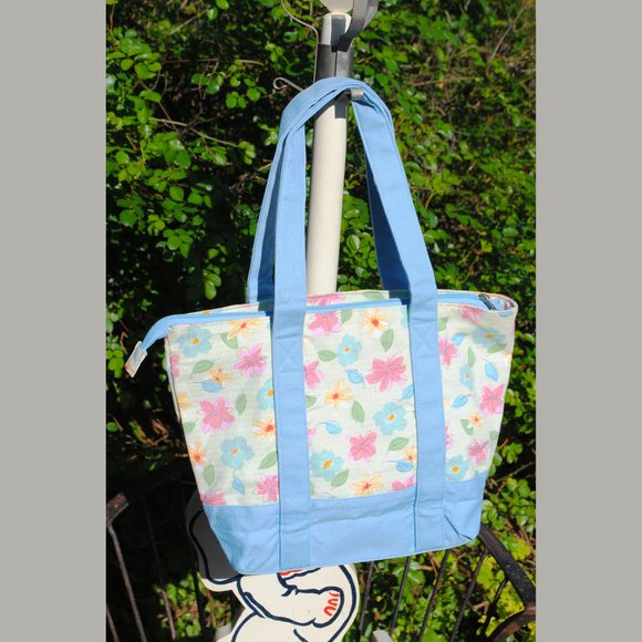 LONGEBERGER Small Zipper Tote in Blue & Floral - Picture 2 of 8